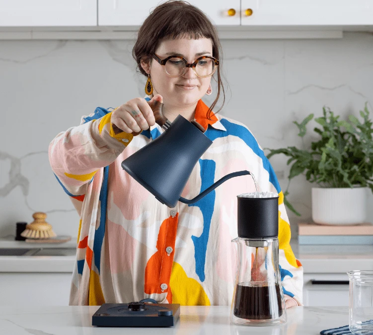 Bouilloire Stagg EKG Bleu Pierre Et Noyer 90 Cl Col De Cygne - FELLOW 5 Bouilloire Stagg EKG Bleu Pierre Et Noyer 90 Cl Col De Cygne - FELLOW – Image 3