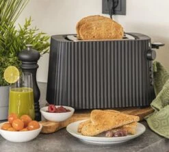 Grille-pain électrique - 2 Fentes - Noir Plissé- Alessi 8 Grille-pain électrique - 2 Fentes - Noir Plissé- Alessi -Smeg Soldes Boutique alessi grille pain plisse noir lifestyle