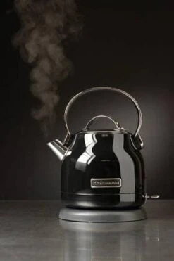 Bouilloire KitchenAid Noire - Onyx - 1.25L + Offre Cadeau -Smeg Soldes Boutique ambiance bouilloire kitchenaid noir onyx