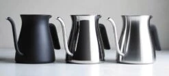 Bouilloire Traditionnelle Pour Over Mirror 90 Cl - KINTO -Smeg Soldes Boutique bouilloires kinto kettle pour over 1