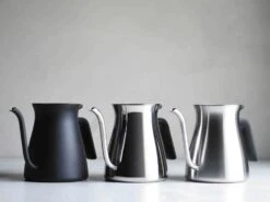 Bouilloire Traditionnelle Pour Over Mat 90 Cl Col De Cygne - KINTO -Smeg Soldes Boutique bouilloires kinto kettle pour over