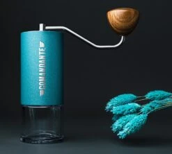 Moulin à Café COMANDANTE C40 MK4 Nitro Blade Alpine Lagoon 10 Moulin à Café COMANDANTE C40 MK4 Nitro Blade Alpine Lagoon -Smeg Soldes Boutique comandante alpine lagoon 2