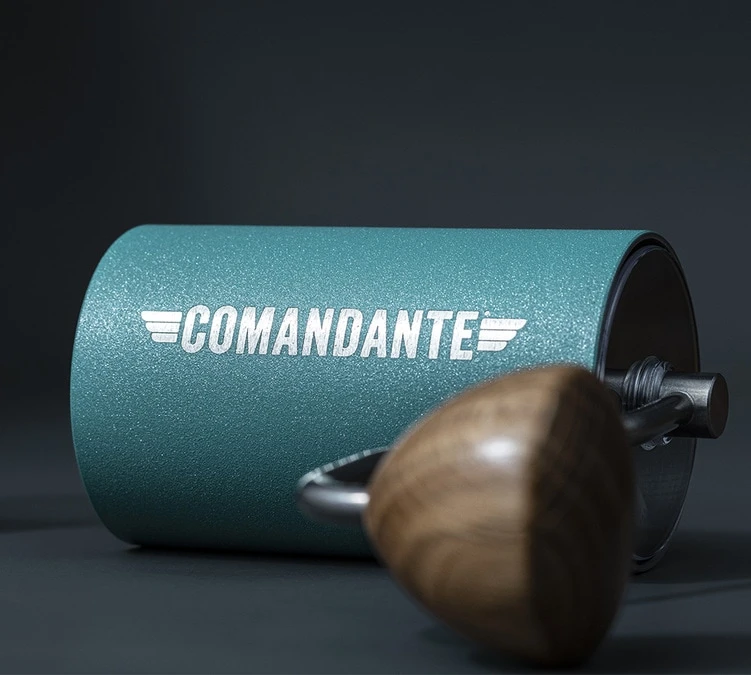 Moulin à Café COMANDANTE C40 MK4 Nitro Blade Alpine Lagoon 4 Moulin à Café COMANDANTE C40 MK4 Nitro Blade Alpine Lagoon – Image 2