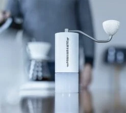 Moulin à Café Manuel COMANDANTE C40 MK4 Nitro Blade Snow White -Smeg Soldes Boutique comandante snow 3