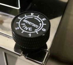 Moulin Expresso EUREKA Mignon Specialità Noir Mat Avec Trémie Fumée -Smeg Soldes Boutique eureka mignon specialita setting 3