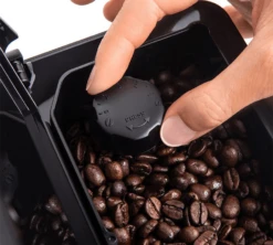 GAGGIA Magenta Milk -Smeg Soldes Boutique expresso broyeur magenta milk face