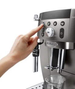 DELONGHI Magnifica S Smart FEB 2541.TB Titanium Garantie 3 Ans -Smeg Soldes Boutique feb 2541.tb mano 1
