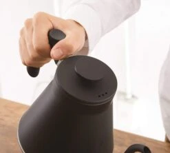 Bouilloire Versante 800 Ml Noir V60 Col De Cygne - HARIO -Smeg Soldes Boutique harionoir amb