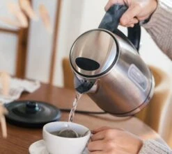 Bouilloire KT101 1.7L Inox + Verre Pylano + Offre Cadeau KOTTEA 15 Bouilloire KT101 1.7L Inox + Verre Pylano + Offre Cadeau KOTTEA -Smeg Soldes Boutique kottea kt101 2