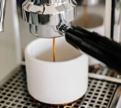 Tasse à Cappuccino - Monty Milk Art Noir Mat 19 Cl - FELLOW -Smeg Soldes Boutique lifestyle2