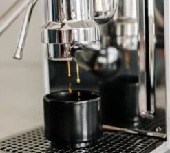 Tasse à Cappuccino - Monty Milk Art Noir Mat 19 Cl - FELLOW -Smeg Soldes Boutique lifestyle3