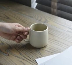 Tasse KINTO Ripple Beige En Procelaine 250 Ml -Smeg Soldes Boutique lifestyle beige kinto