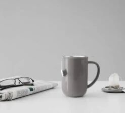 Mug Minima Wool Grey 50 Cl Avec Infuseur Inox - VIVA SCANDINAVIA 10 Mug Minima Wool Grey 50 Cl Avec Infuseur Inox - VIVA SCANDINAVIA -Smeg Soldes Boutique minima grey lifestyle1