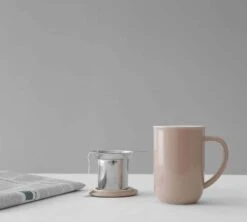 Mug Minima Stone Rose 50 Cl Avec Infuseur Inox - VIVA SCANDINAVIA 11 Mug Minima Stone Rose 50 Cl Avec Infuseur Inox - VIVA SCANDINAVIA -Smeg Soldes Boutique minima rose lifestyle
