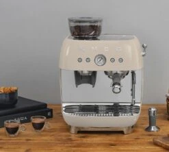Machine Expresso SMEG EGF03CREU Crème Années 50 Avec Moulin Intégré 11 Machine Expresso SMEG EGF03CREU Crème Années 50 Avec Moulin Intégré -Smeg Soldes Boutique smeg egf03 creme 5