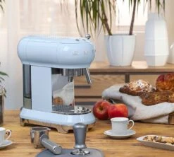 Set Petit-Déjeuner Machine Expresso ECF01PBEU Et Moulin à Café CGF01PBEU Bleu Azur - SMEG -Smeg Soldes Boutique smeg machine