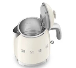 Mini Bouilloire SMEG - Crème - KLF05CREU 0,8 L + Offre Cadeau 20 Mini Bouilloire SMEG - Crème - KLF05CREU 0,8 L + Offre Cadeau -Smeg Soldes Boutique smeg minib creme 3