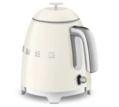 Mini Bouilloire SMEG - Crème - KLF05CREU 0,8 L + Offre Cadeau 15 Mini Bouilloire SMEG - Crème - KLF05CREU 0,8 L + Offre Cadeau -Smeg Soldes Boutique smeg minib creme 8