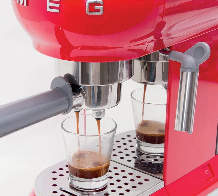 Set Petit-Déjeuner Machine Expresso ECF01RDEU Et Moulin à Café CGF01RDEU Rouge - SMEG 5 Set Petit-Déjeuner Machine Expresso ECF01RDEU Et Moulin à Café CGF01RDEU Rouge - SMEG – Image 3